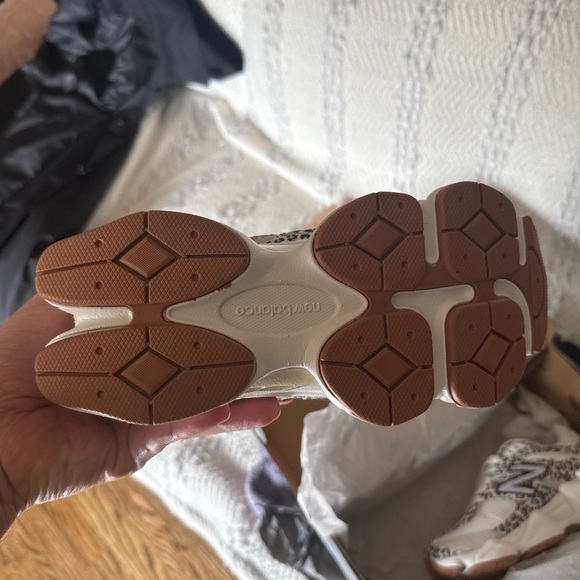 New Balance Women's Beige and Leopard Print Sneakers 9060 - Picture 6 of 9